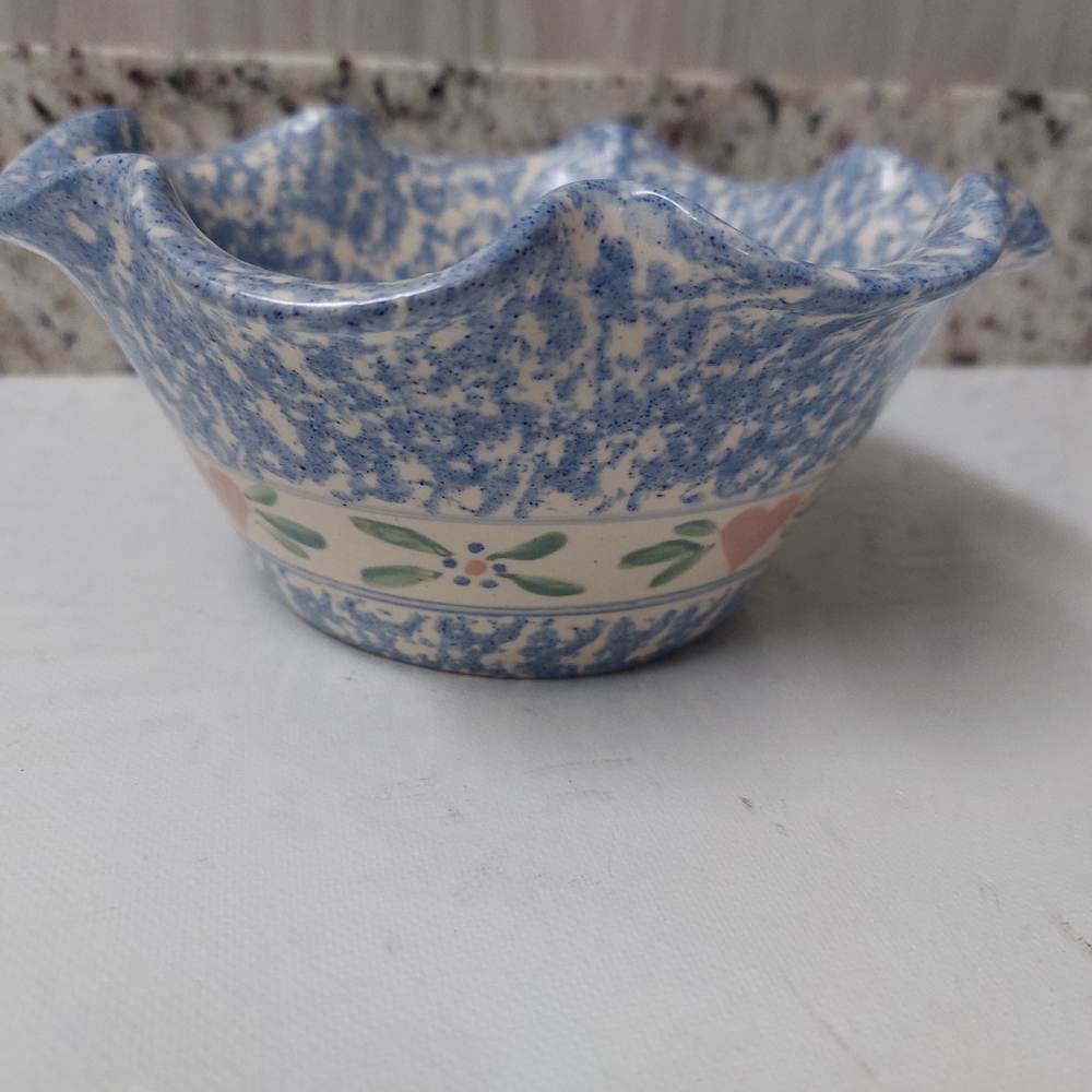 East Texas Pottery Marshall Scalloped Edge Blue Spongewear Bowl w/ Pink Heart